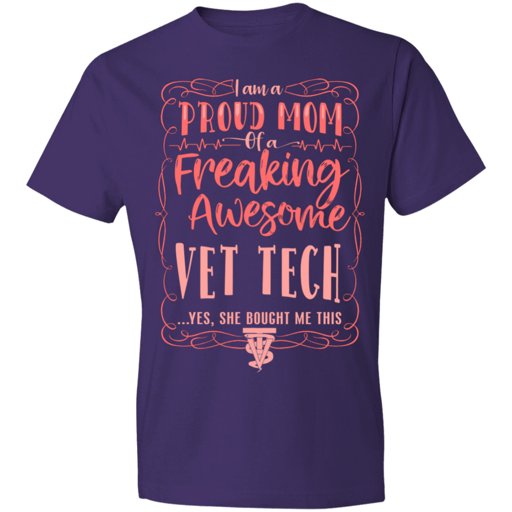 Proud Mom of a Vet Tech Lightweight T-Shirt